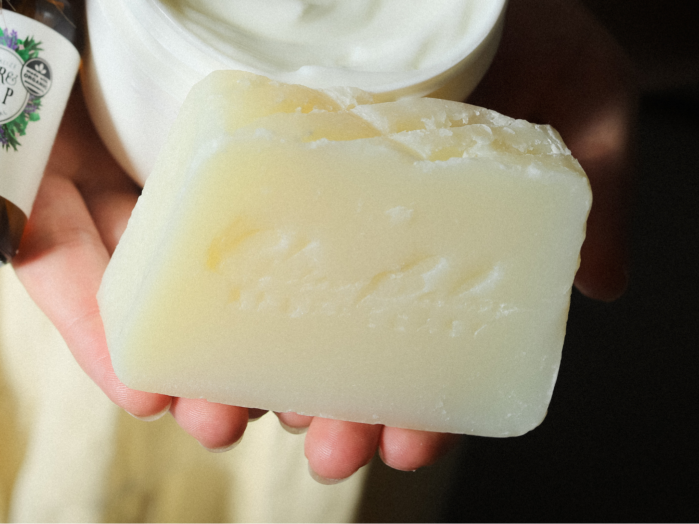 Tips for Transitioning to Our Natural Shampoo Bar + 2 DIY Clarifying Hair Rinses