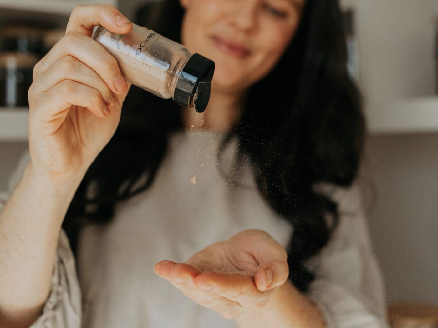 DIY Dry Shampoo (for all hair colors!)